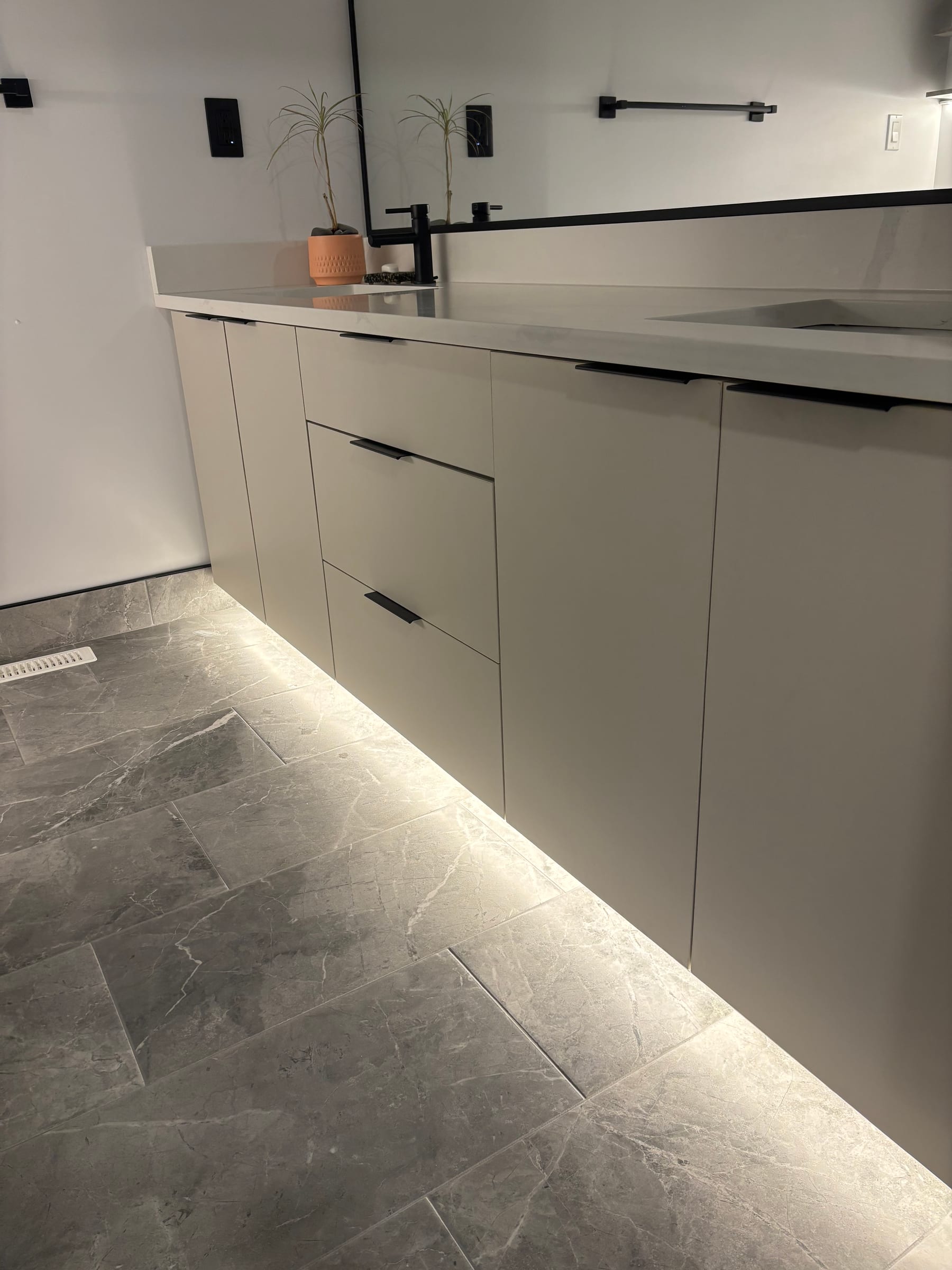 Custom kitchen with under-cabinet LED feature lighting by Call Paul Contracting in Edmonton
